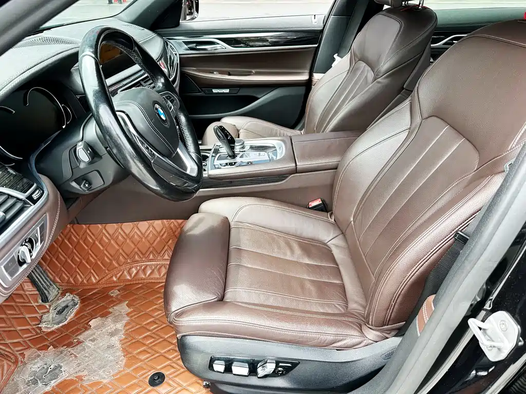 BMW 7 Series 2017 — фото 10