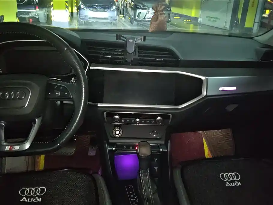 Audi Q3 2021 — фото 13