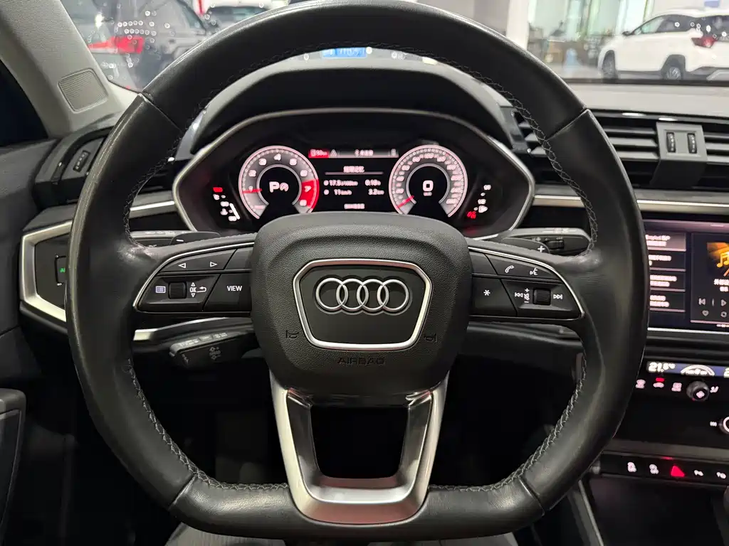 Audi Q3 2023 — фото 13