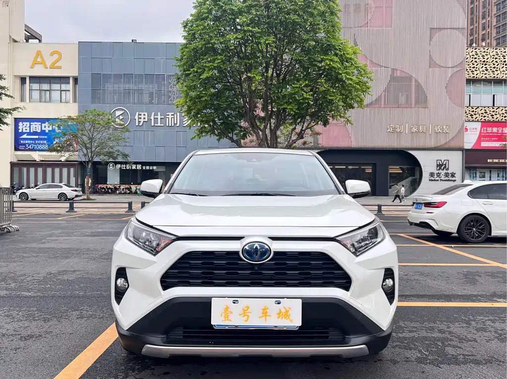 Toyota RAV4 2020 — фото 2
