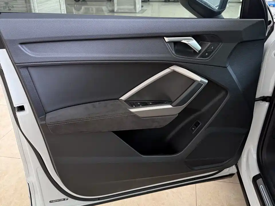 Audi Q3 2023 — фото 13