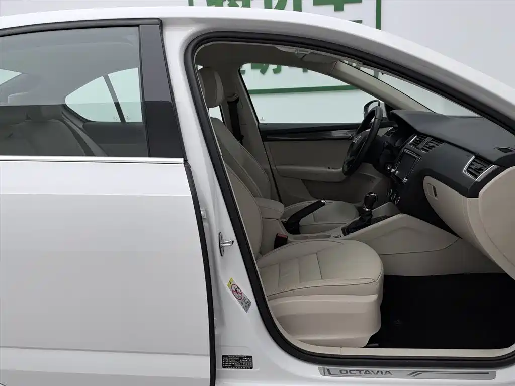 Skoda Octavia 2014 — фото 23