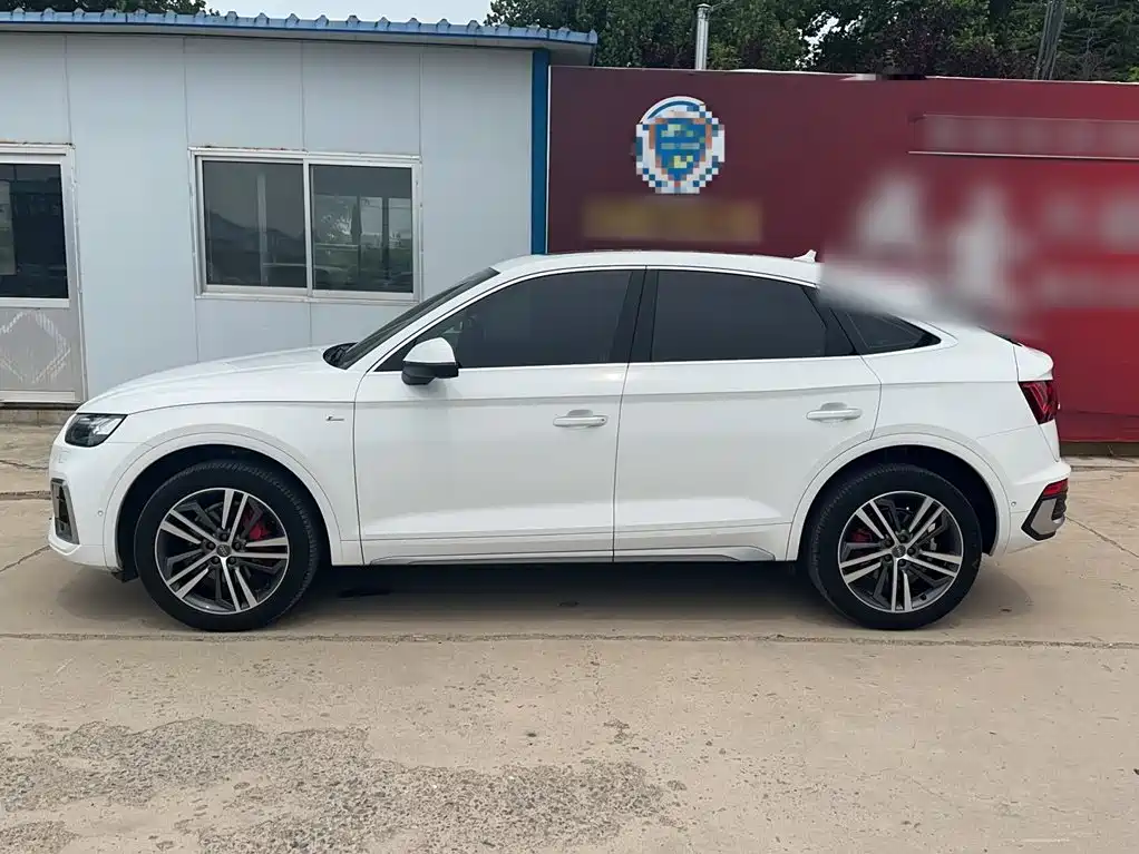 Audi Q5L Sportback 2021 — фото 9