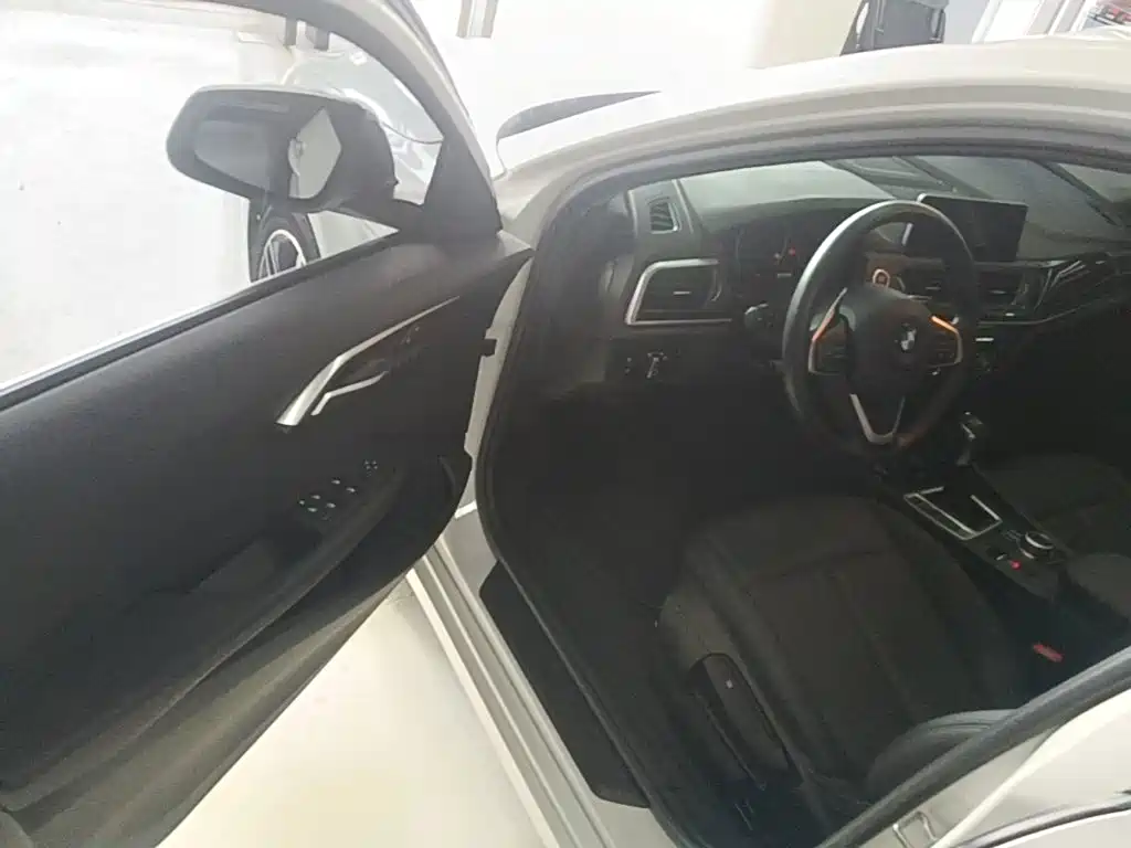 BMW 1 Series 2019 — фото 16