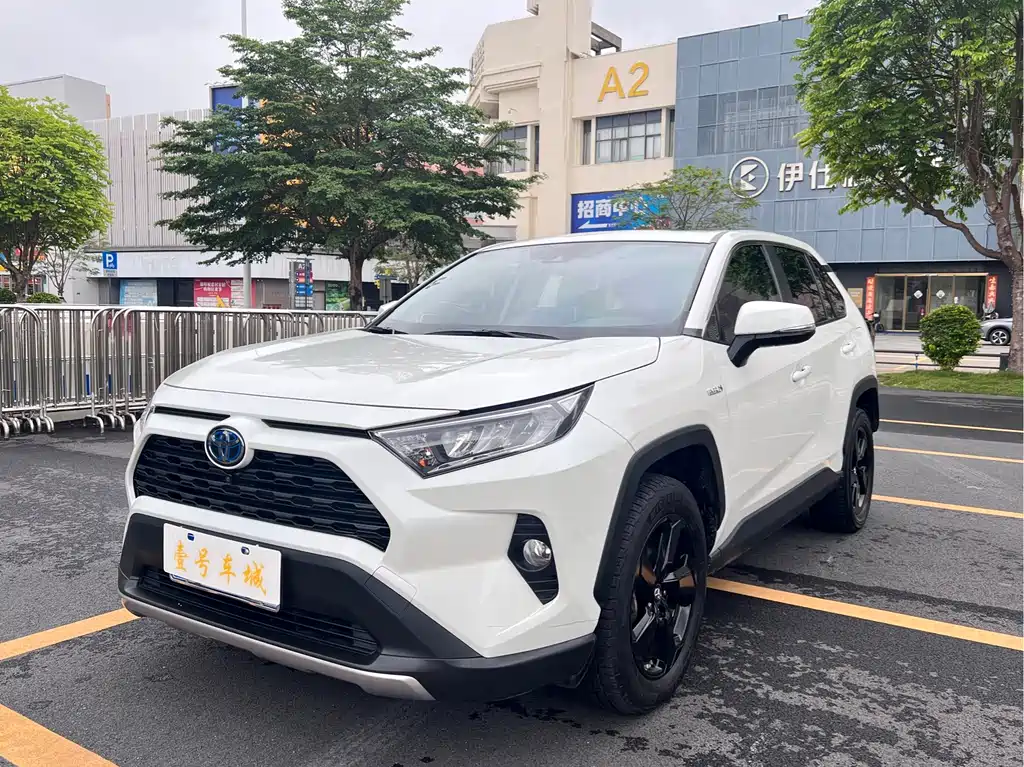 Toyota RAV4 2020 — фото 1
