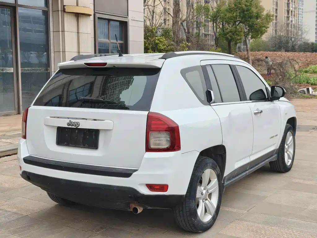 Jeep Compass 2015 — фото 7