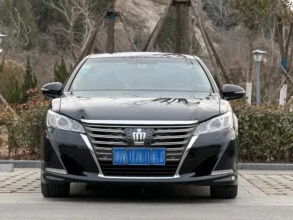 Toyota Crown 2015