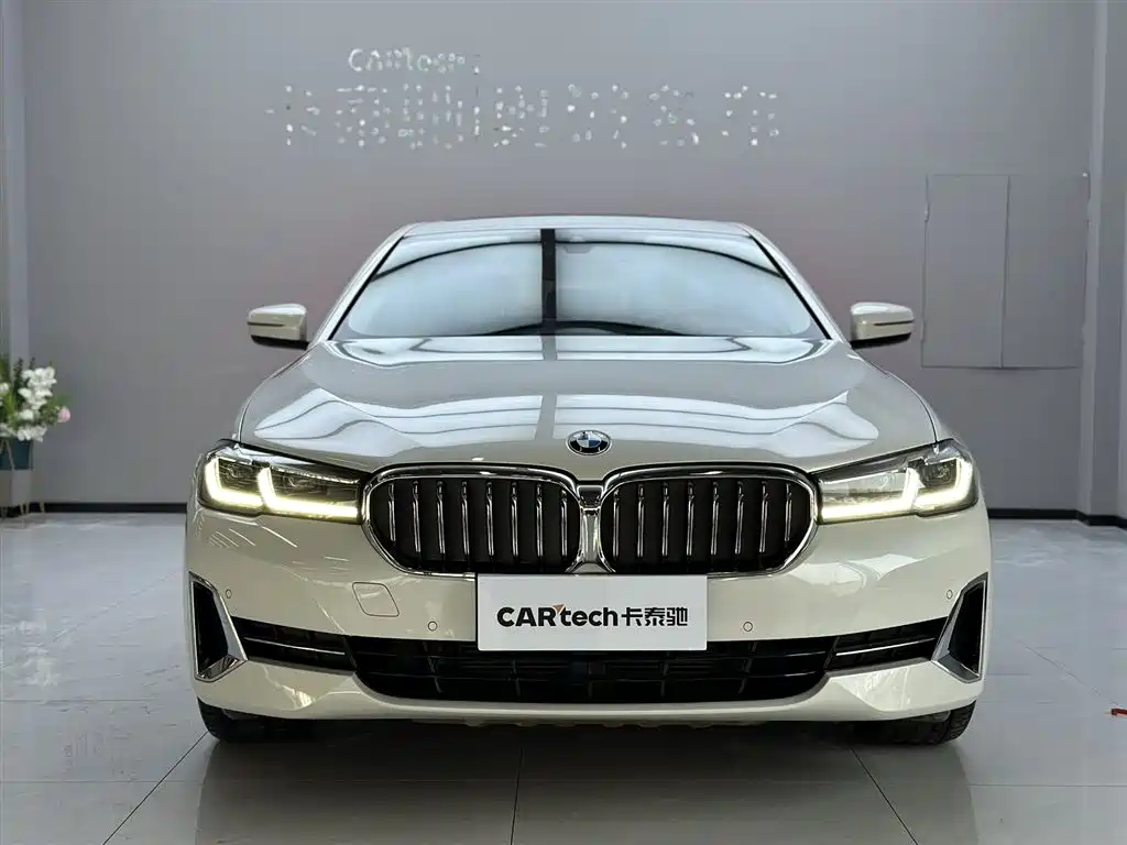 BMW 5 Series 2022 — фото 1