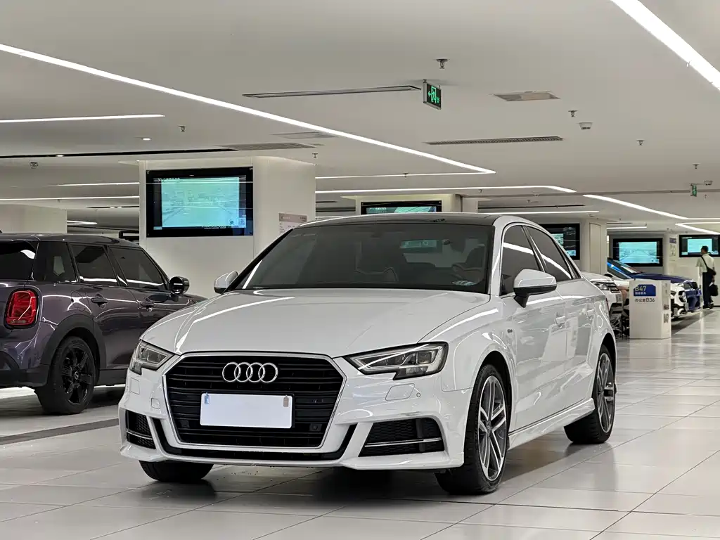 Audi A3 2018 — фото 1