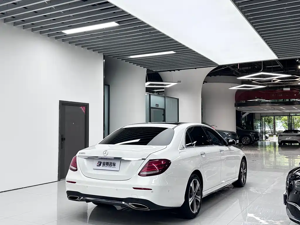 Mercedes-Benz E-Class 2018 — фото 15