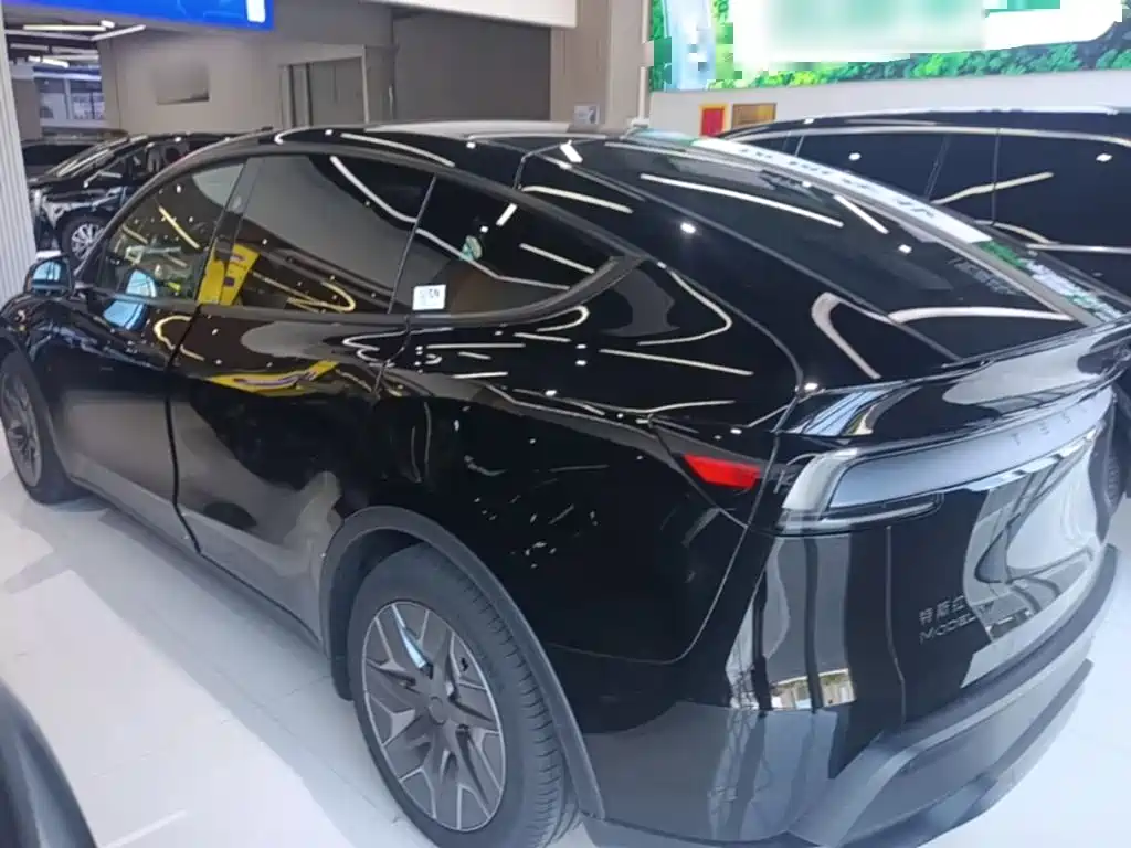 Tesla Model Y L 2026