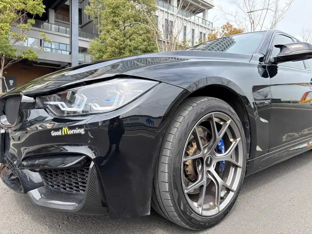 BMW 3 Series 2018 — фото 10
