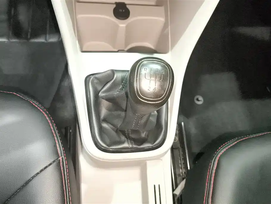 Skoda Rapid 2014 — фото 16