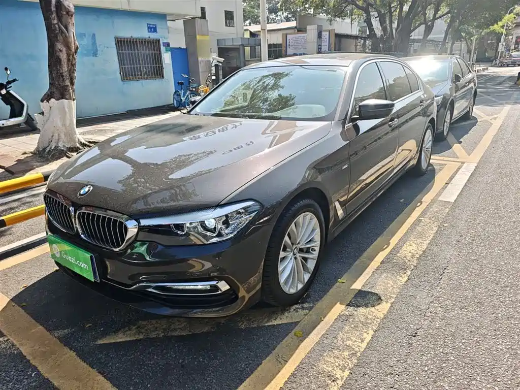 BMW 5 Series 2018 — фото 2
