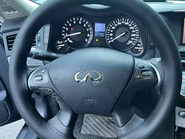 Infiniti Q70 2017