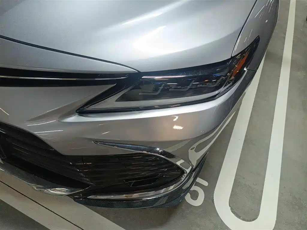 Toyota Camry 2023 — фото 3