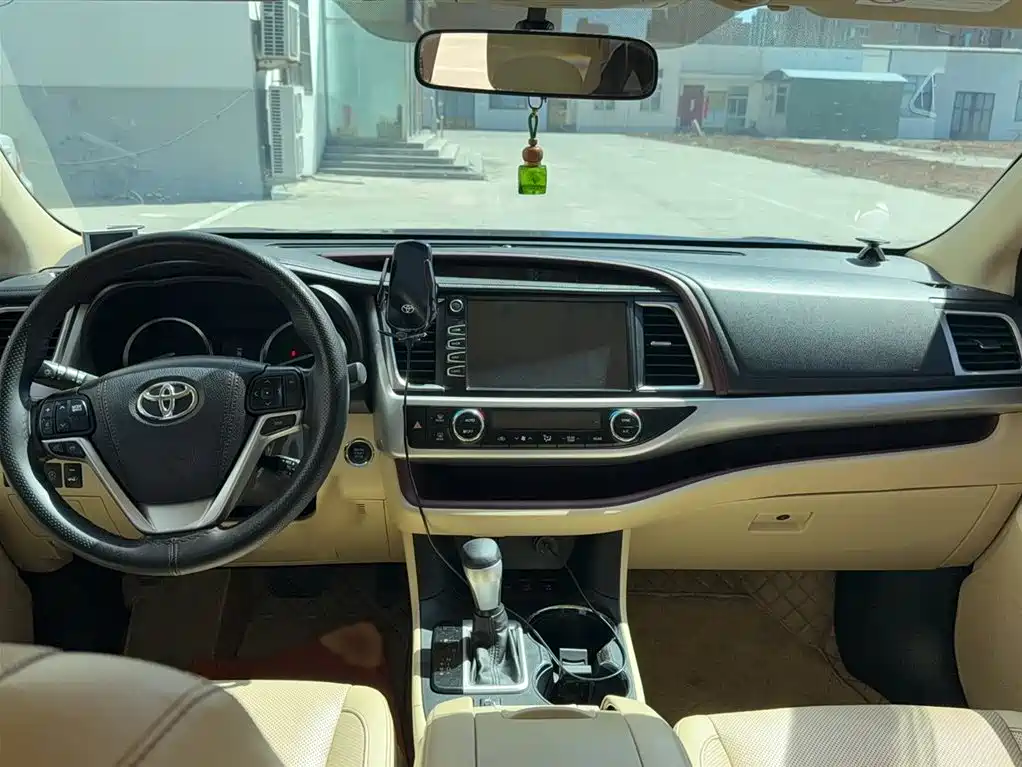 Toyota Highlander 2017 — фото 11