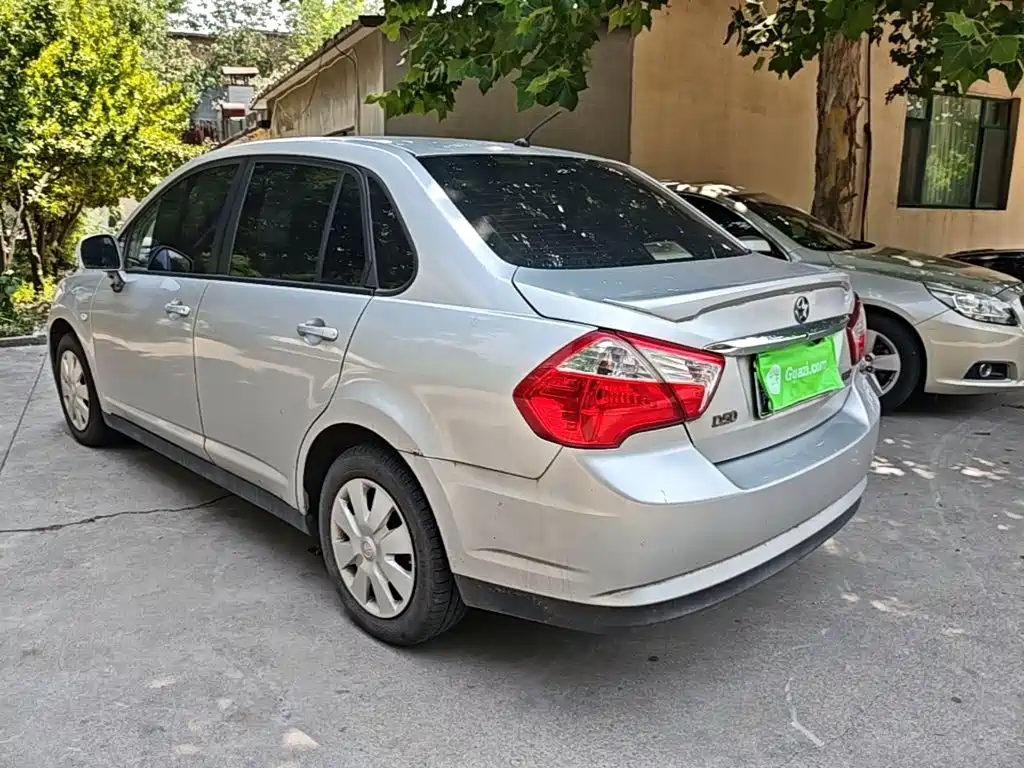 Venucia D50 2015