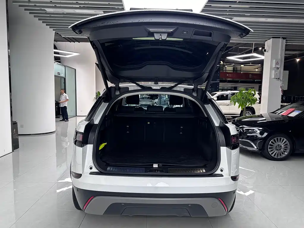 Land Rover Velar 2023 — фото 16