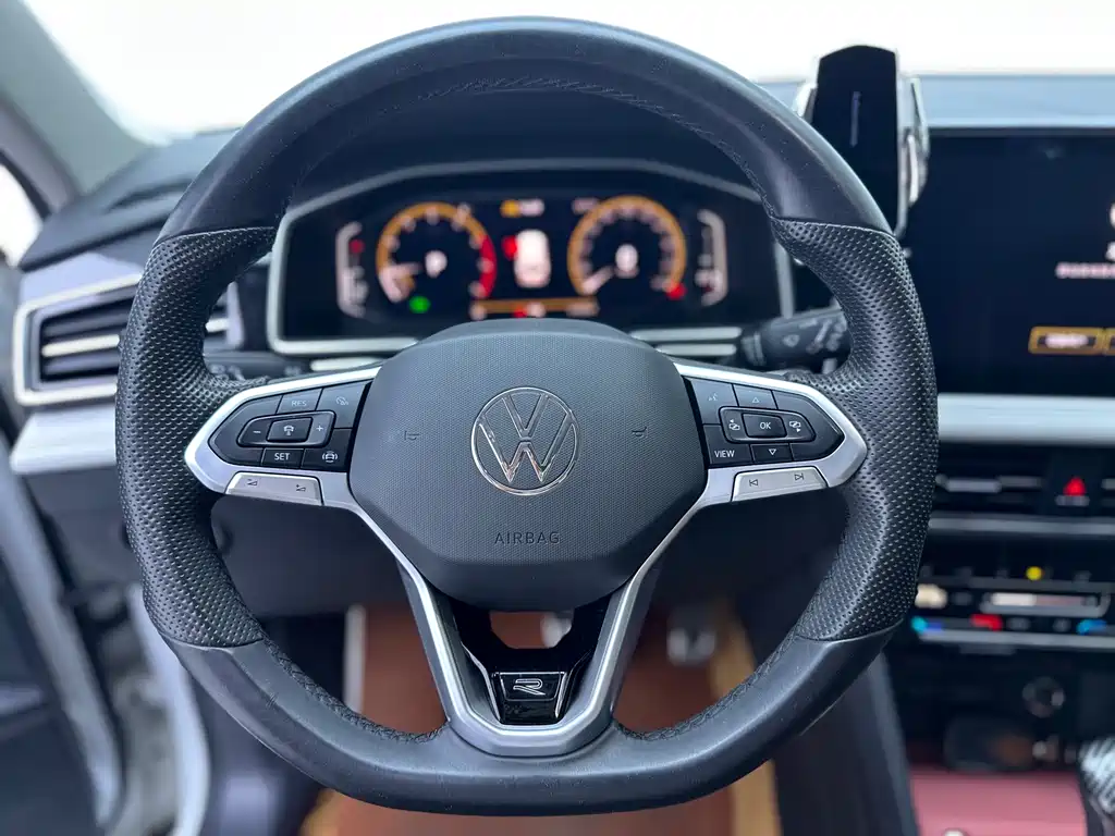 Volkswagen Tiguan L 2024 — фото 17
