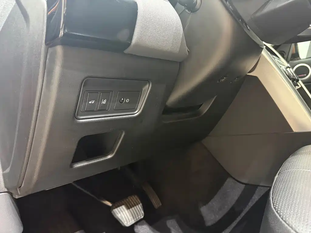 Land Rover Discovery 2017 — фото 24