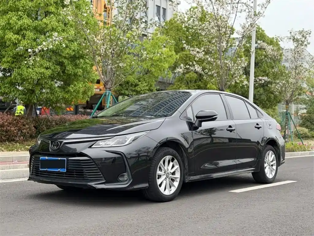 Toyota Corolla 2021 — фото 1