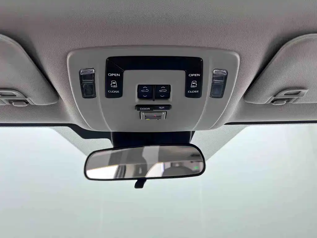 Toyota Sienna 2023 — фото 20
