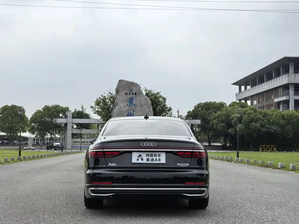 Audi A8 2023 — фото 16