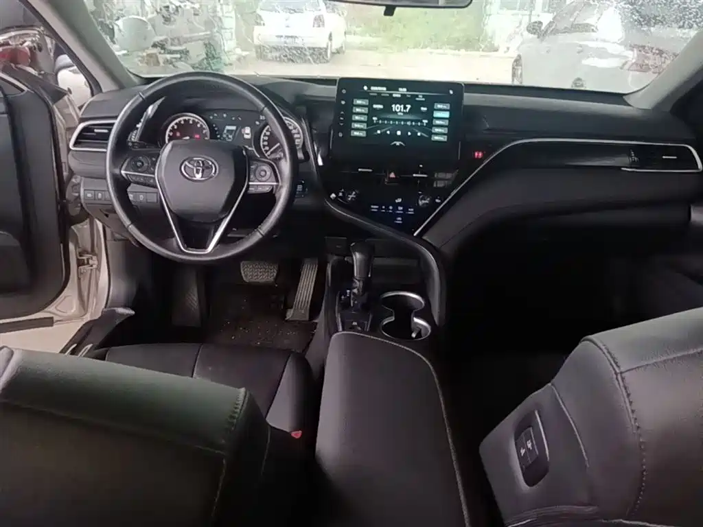 Toyota Camry 2022 — фото 16