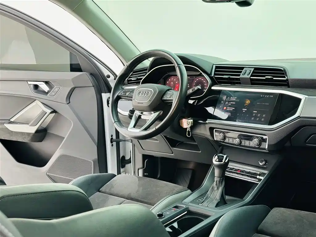 Audi Q3 2022 — фото 16
