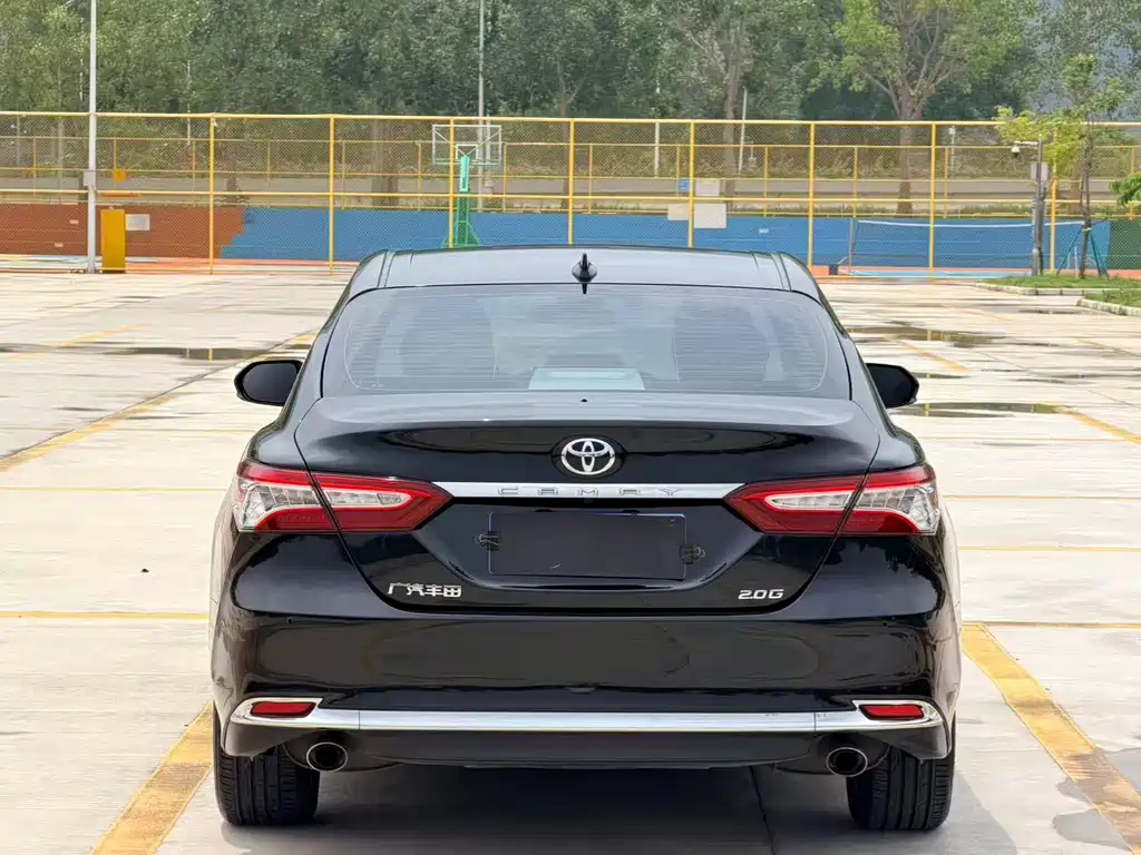 Toyota Camry 2023 — фото 4