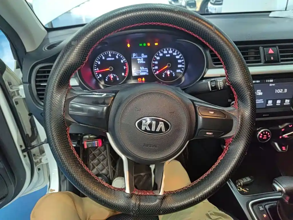 Kia K2 2017 — фото 11