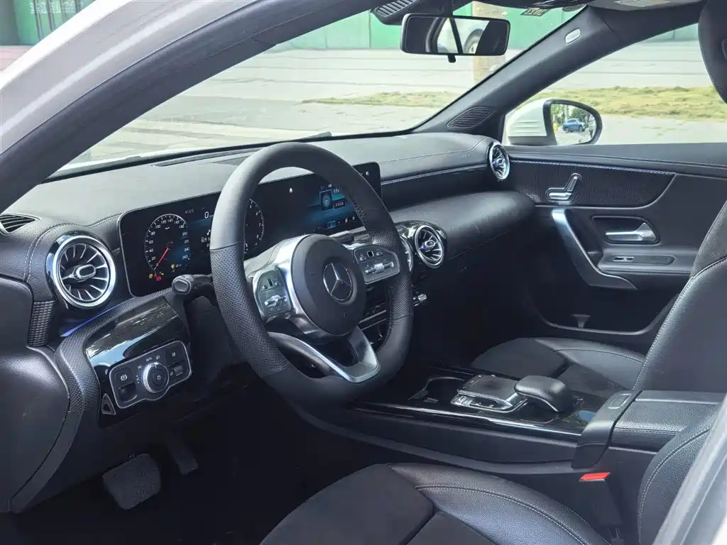 Mercedes-Benz A-Class 2019 — фото 5