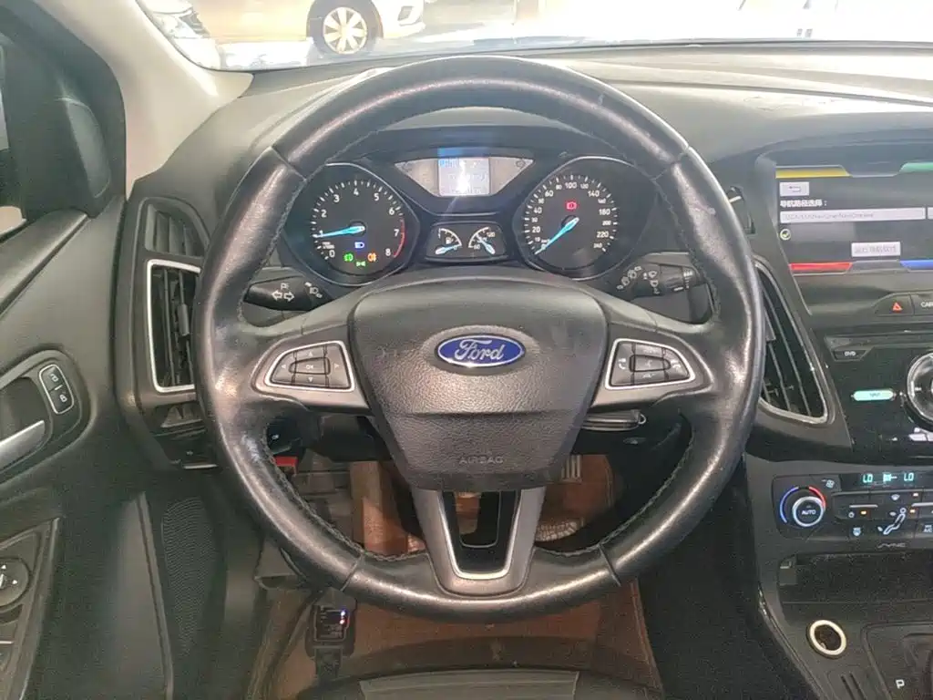 Ford Focus 2016 — фото 11