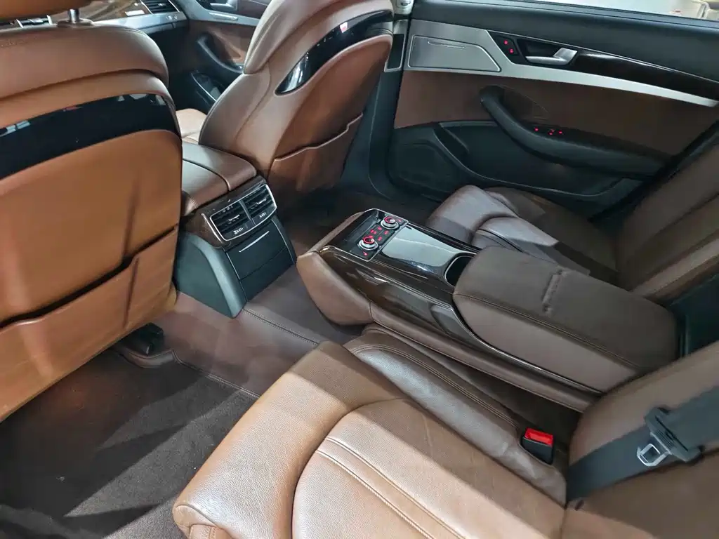 Audi A8 2017 — фото 11