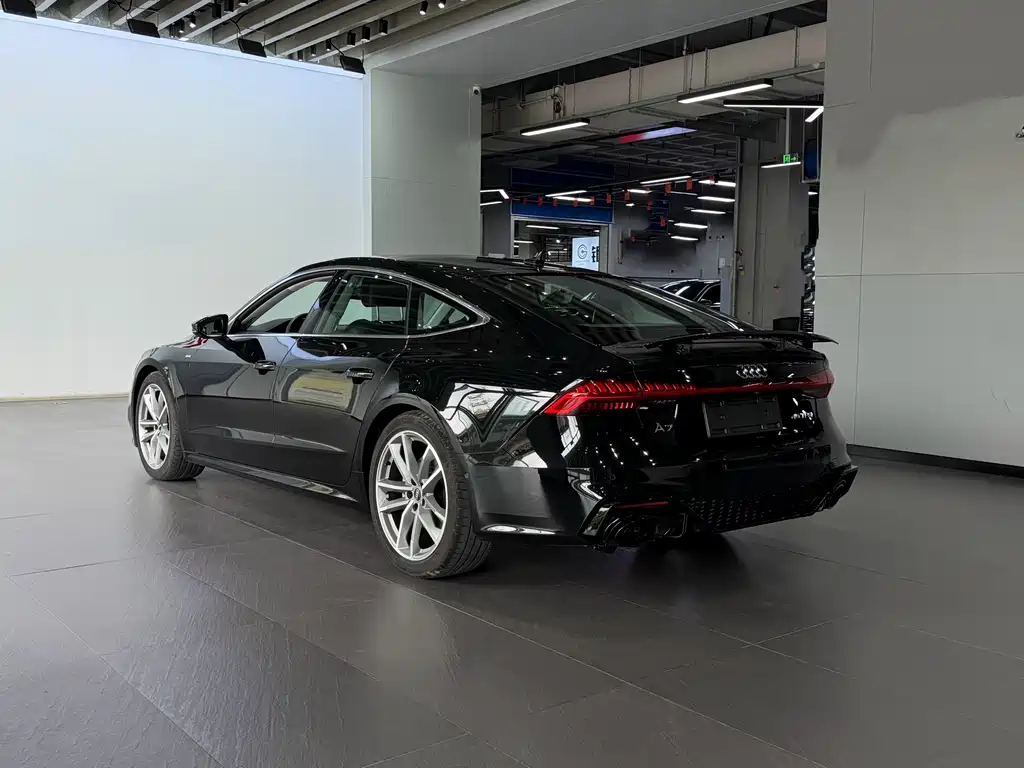 Audi A7 2023 — фото 19