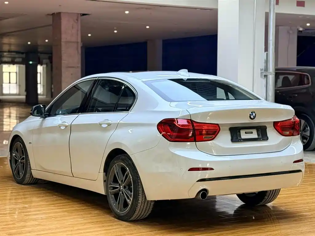 BMW 1 Series 2017 — фото 9