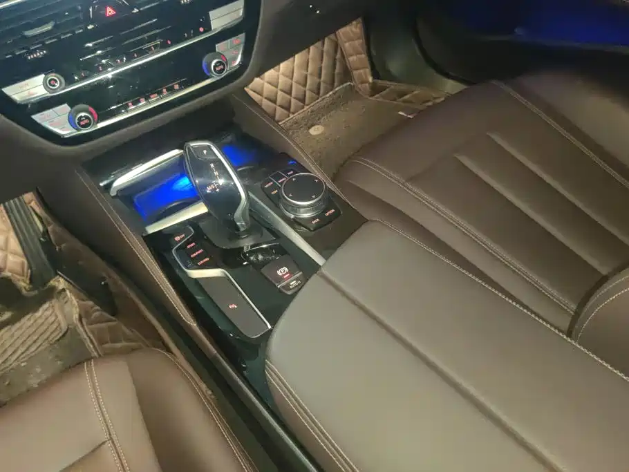 BMW 5 Series 2020 — фото 16