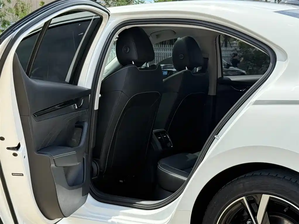 Skoda Octavia 2022 — фото 9