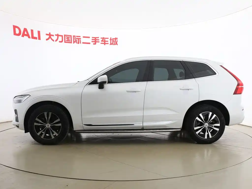 Volvo XC60 2023 — фото 12