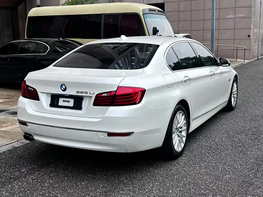 BMW 5 Series 2013 — фото 9