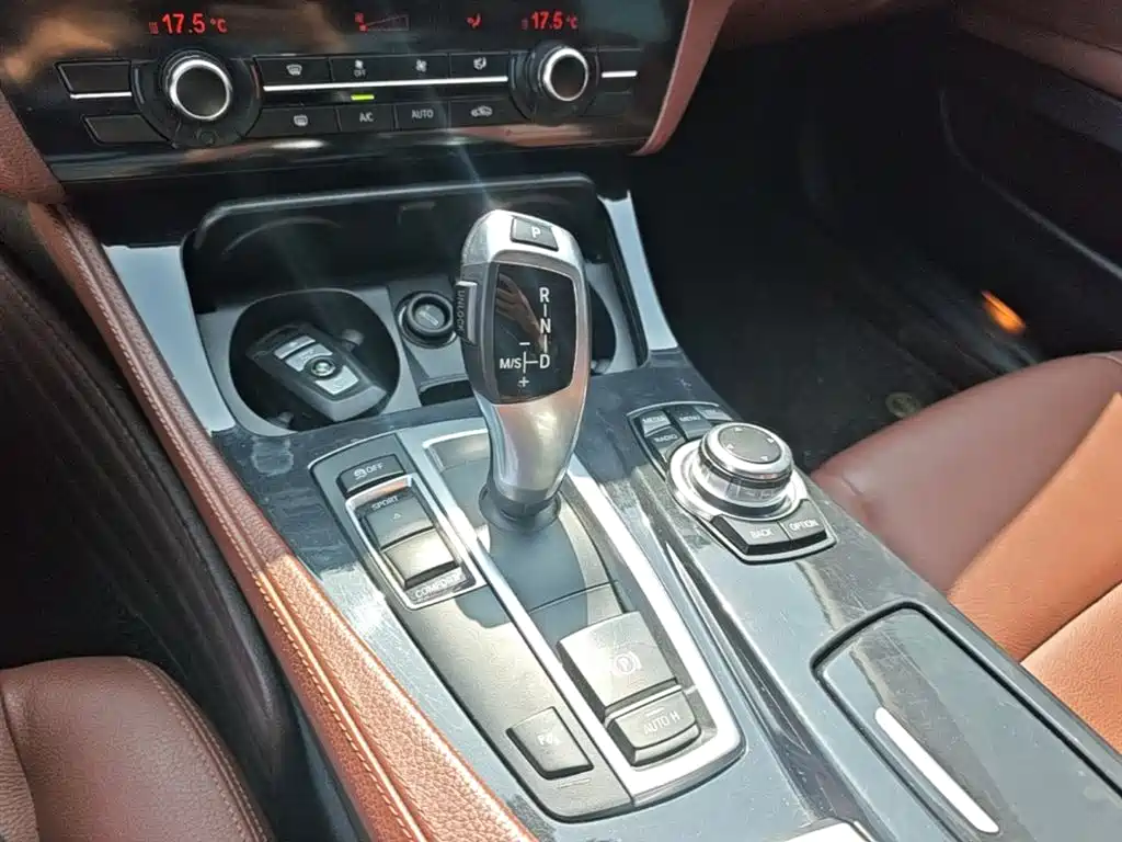 BMW 5 Series 2016 — фото 14