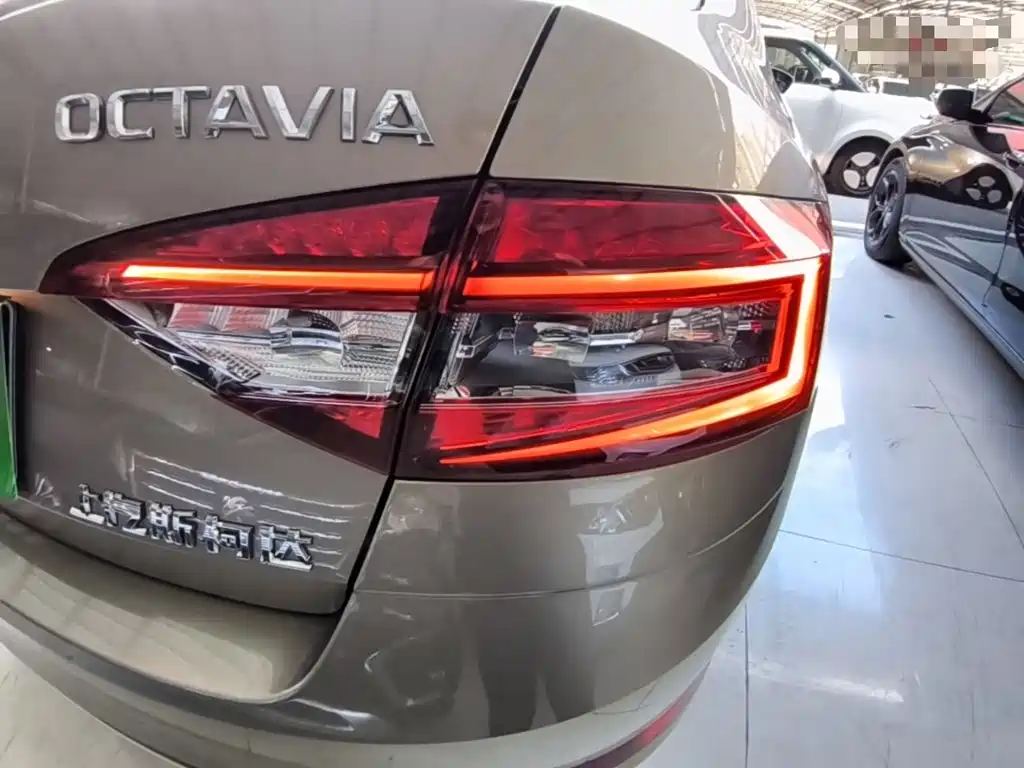 Skoda Octavia 2017 — фото 8