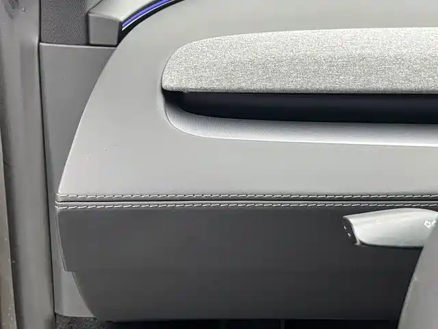 Tesla Model Y L 2025 — фото 11