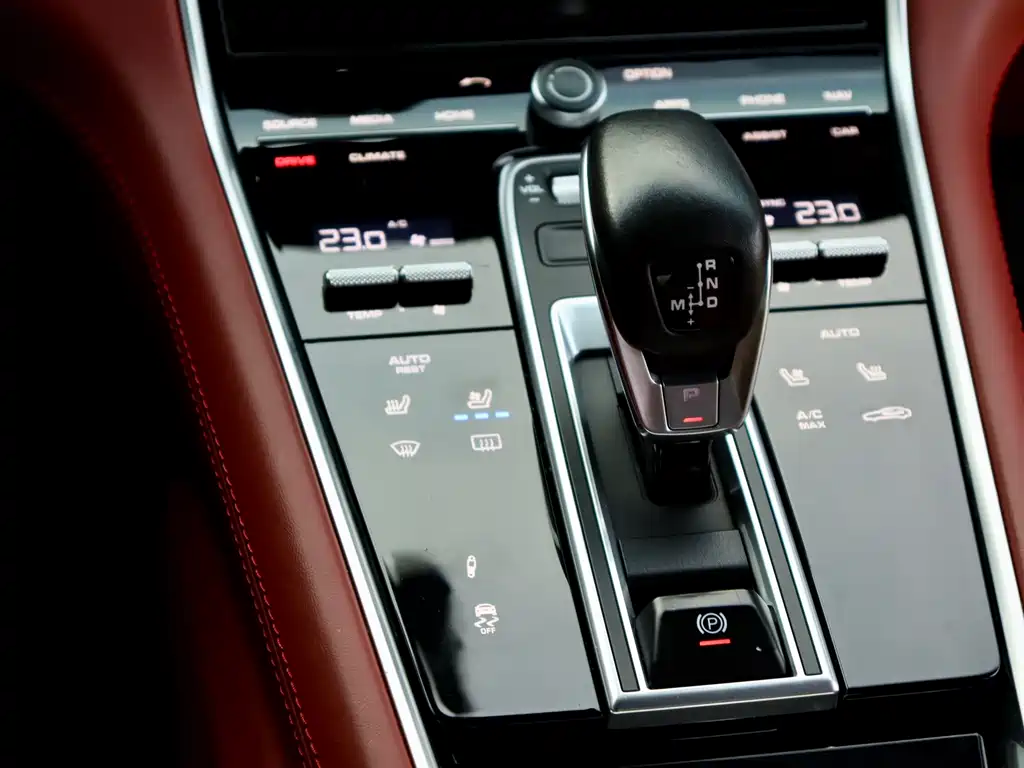 Porsche Panamera 2018 — фото 14