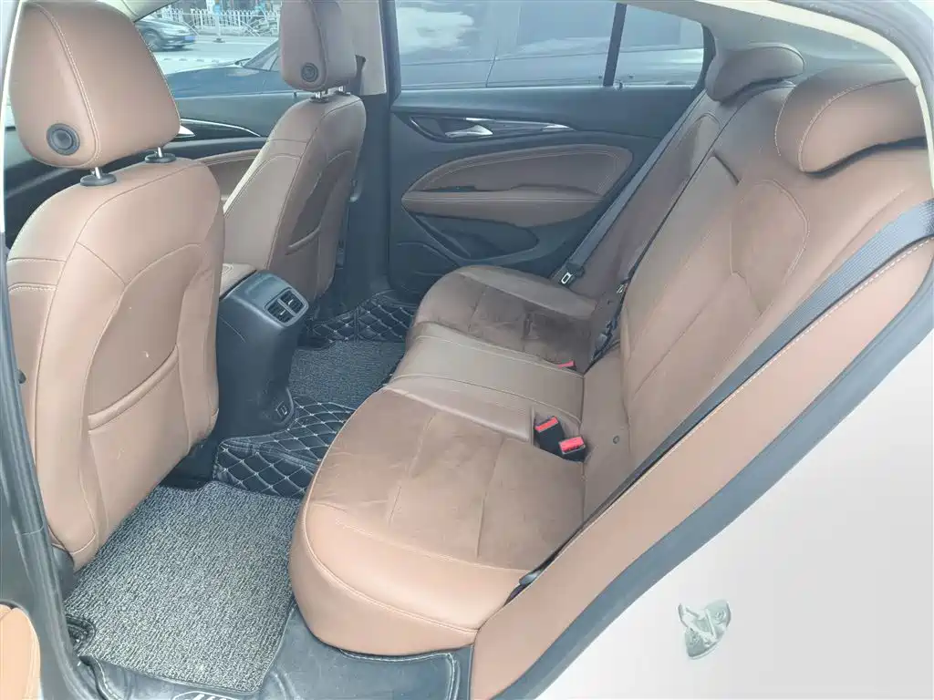 Buick Regal 2018 — фото 13
