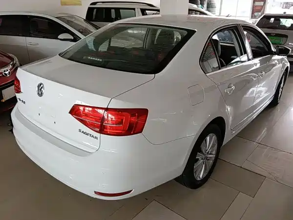 Volkswagen Sagitar 2016