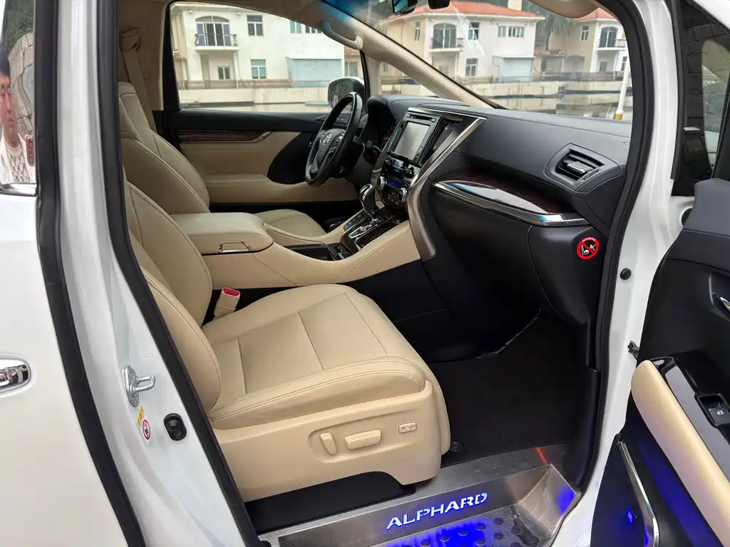Toyota Alphard 2019 — фото 8
