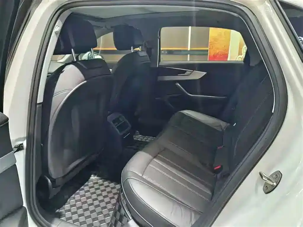 Audi A4L 2020
