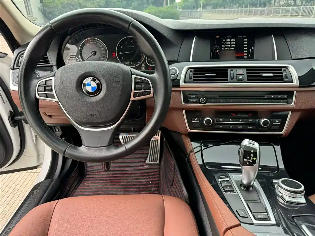 BMW 5 Series 2016 — фото 24